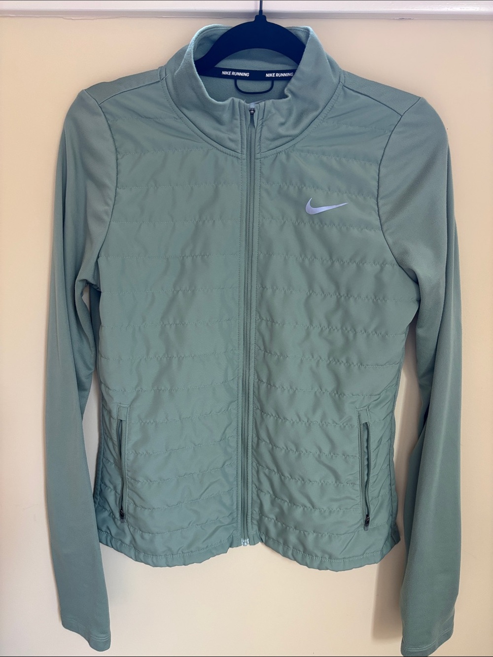 Nike Women’s Sage Green Quilted Full-Zip lightweight running Jacket